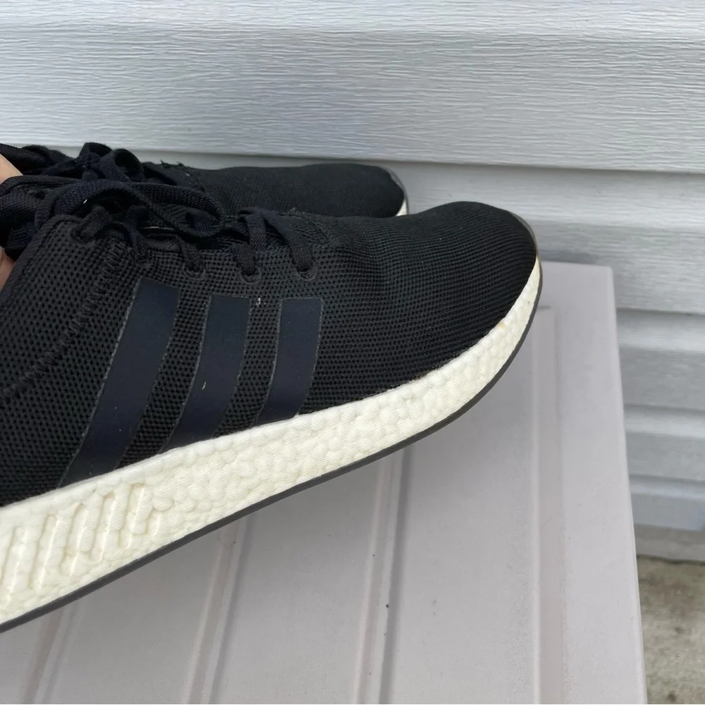 Adidas NMD R2 Core Black Sneakers Size 11.5 Men’s Lace Up Style White Outsole